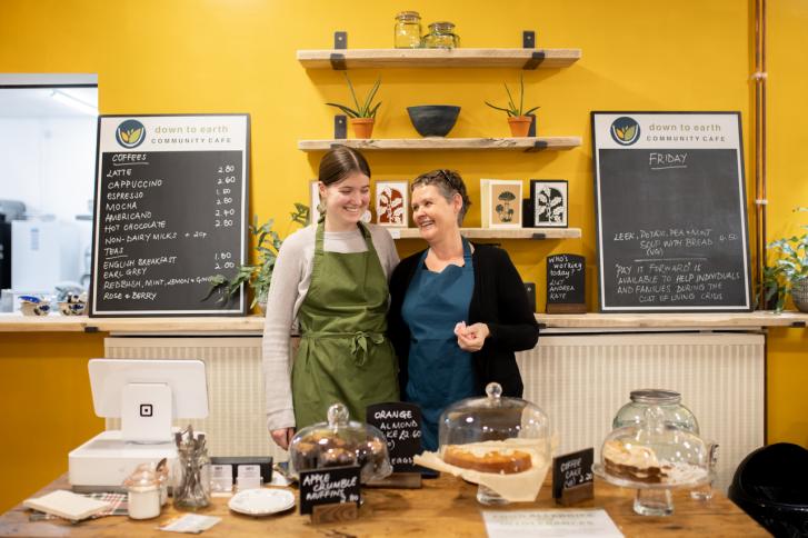 The Old Stables, Wantage Down To Earth Cafe. Founder Kate Farrington (right), Employee Lily (left) (c) Hannah Pye